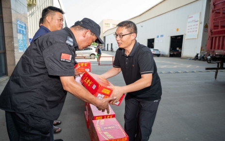 戰(zhàn)高溫、保供應(yīng)，嘉興市財(cái)貿(mào)工會(huì)主席陳云建慰問(wèn)我司基層員工